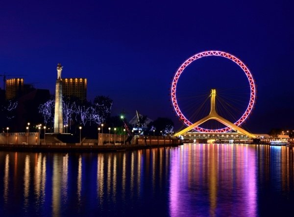 Tianjin-Eye moderný most Čína-panoráma ruského kola rieky Haihe