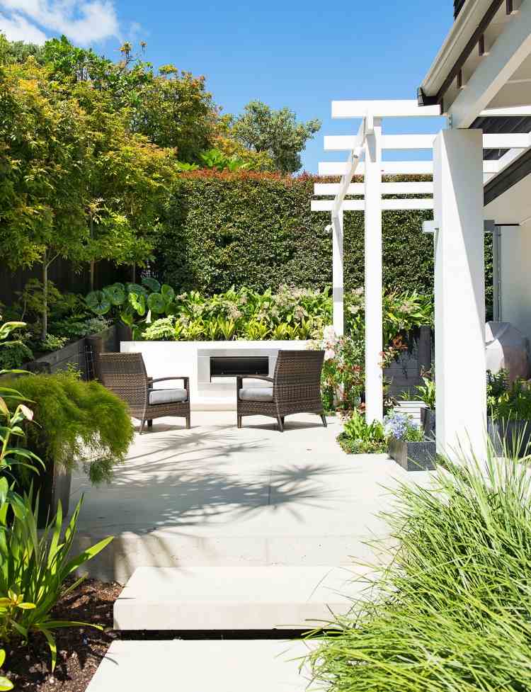 moderný dizajn vo vonkajšej časti so sviežou zeleňou nápady-krb-záhrada-vonku-moderný-dizajn-živý plot-ochrana súkromia