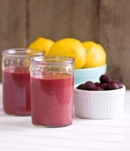 Recept na smoothie na detoxikáciu višní a citrónu