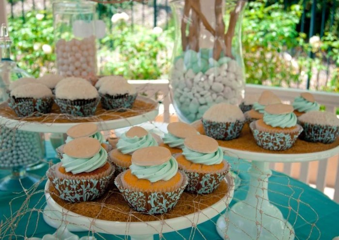 Plážovo-svadobná sprcha-chutné-koláče-cupcaky-námorná atmosféra