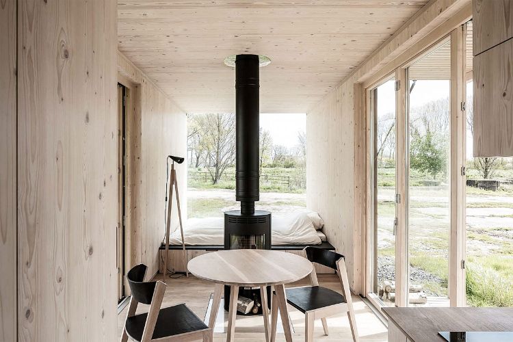 mini domy obytný dom malý dom mobilný byt archa mobilný dom malý formát lesná chata zrub chatka krb drevené obloženie