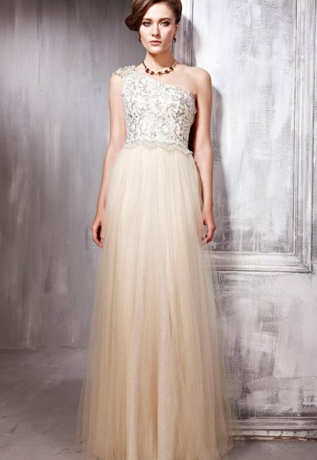 Dekolt má tvar jedného ramena šifónová móda 2014 návrhár svadobných šiat