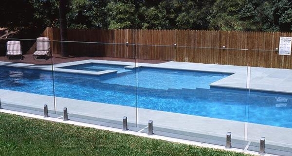 Ploty sú vyrobené zo skla a ratanu 13-pymbie-long-sport-swimming-pool