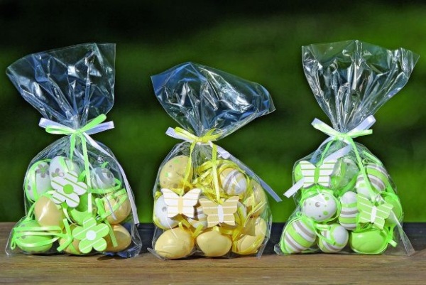 Veľkonočné vrecúška naplnené vajíčkami zdobia nápady na darčeky pre deti