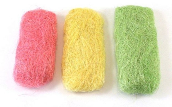 farebné dekorácie-drotár s priadzou