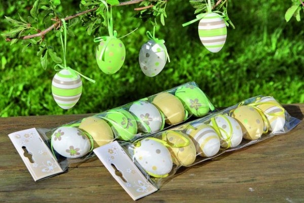 drotárske veľkonočné dekorácie s plastovými vajíčkami sami