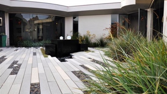 dekorácia drevených terasových balvanov v interiéri