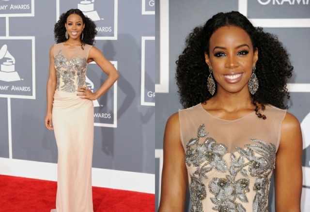 Červený koberec-vlasy-s-objemom-svetlo-kučery