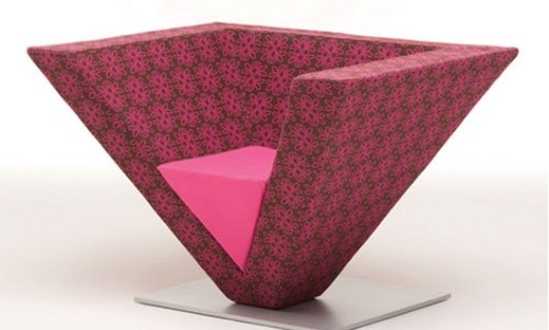 jedinečné dizajnérske kreslo pyramídy neobvyklých tvarov jedinečné dizajnérske kreslo s neobvyklými tvarmi pyramíd