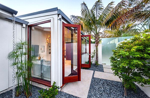 moderný dom nádvorie dizajn nápady interiéru dekoračné prvky zasklenie podlahové krytiny trendový domáci dvorný dizajn interiérové varianty dekorácie podlahová krytina zasklenie