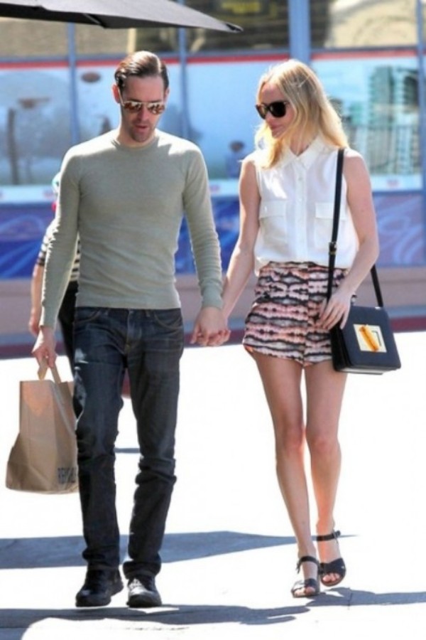 Hollywoodske hviezdy preferujú klasický štýl na ulici cool-shorts-proms-style-street-pair