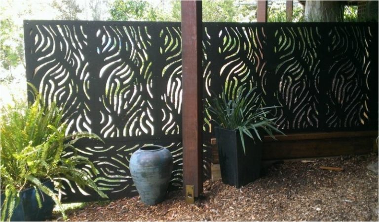 Záhradná ochrana osobných údajov z čierneho kovu so zaujímavým vzorom Ochrana súkromia v záhrade nápad na dekoráciu vzoru, kvetináč na súkromie