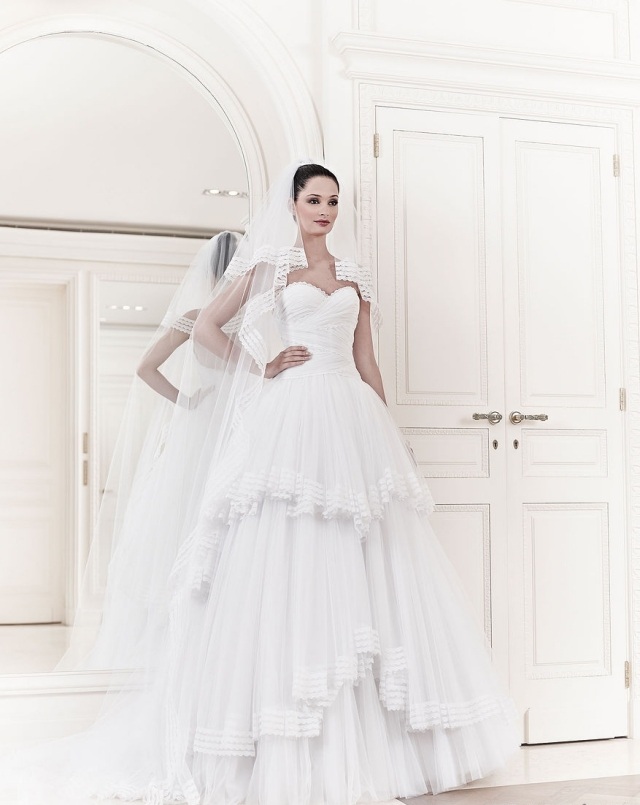 svadobné šaty 2014 zuhair murad áčková sukňa viacúrovňová so závojom svadobné šaty-2014-zuhair-murad-a-line-sukňa-viacúrovňový-závoj
