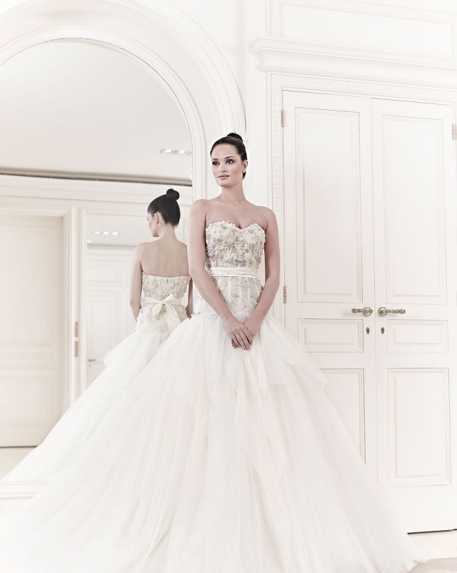 svadobné šaty zuhair murad vojvodkyňa tyl sukňa živôtik vyšívané z ramena svadobné šaty-zuhair-murad-vévodkyňa-tuell-sukňa-živôtik-vyšívané-bez ramien