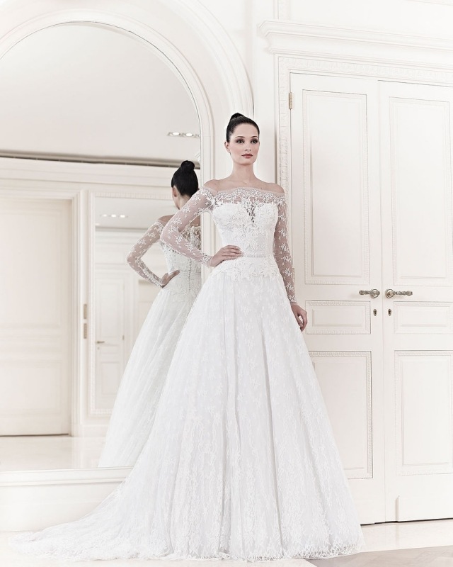 svadobné šaty 2014 jarný áčkový carmen výstrih čipkované rukávy svadobné šaty-2014-jar-line-carmen-výstrih-čipkované rukávy