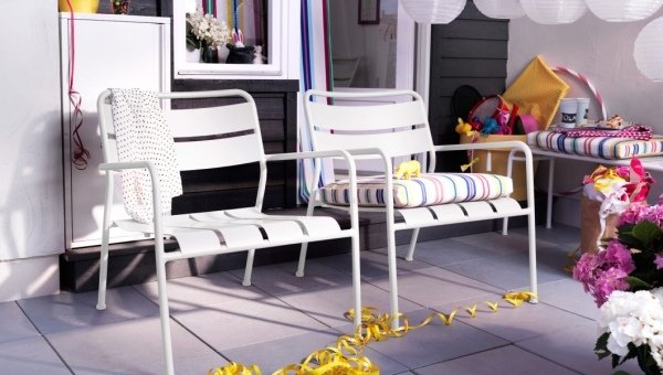 nápady na záhradný nábytok zo skladacích stoličiek ikea