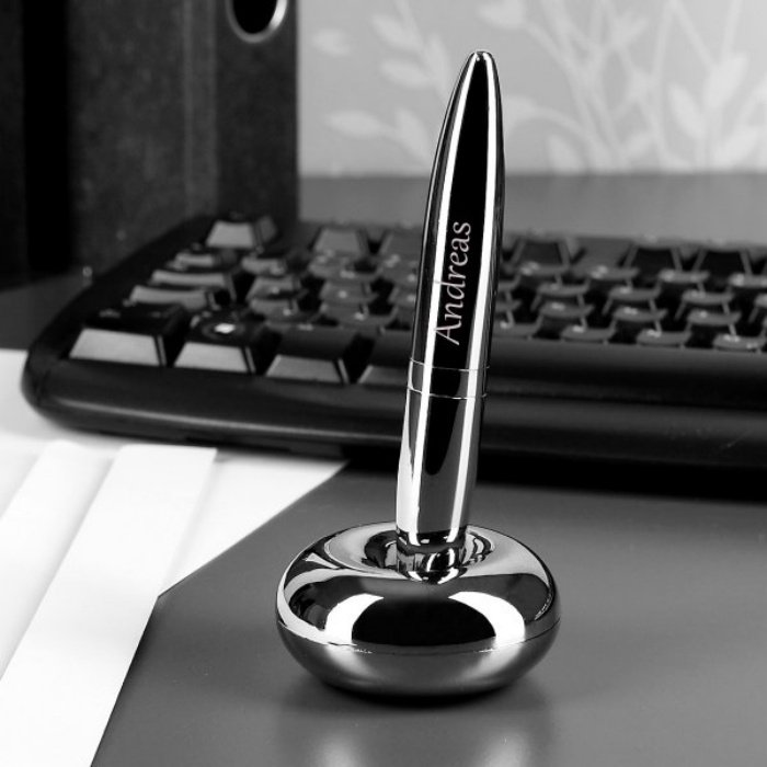 Rozlúčkové darčeky pre kolegov a priateľov pri príležitosti zmeny zamestnania - guľôčkové pero so stojanom Rozlúčkové darčeky pre kolegov-zmena-práce-guľôčkové pero-magnetický držiak