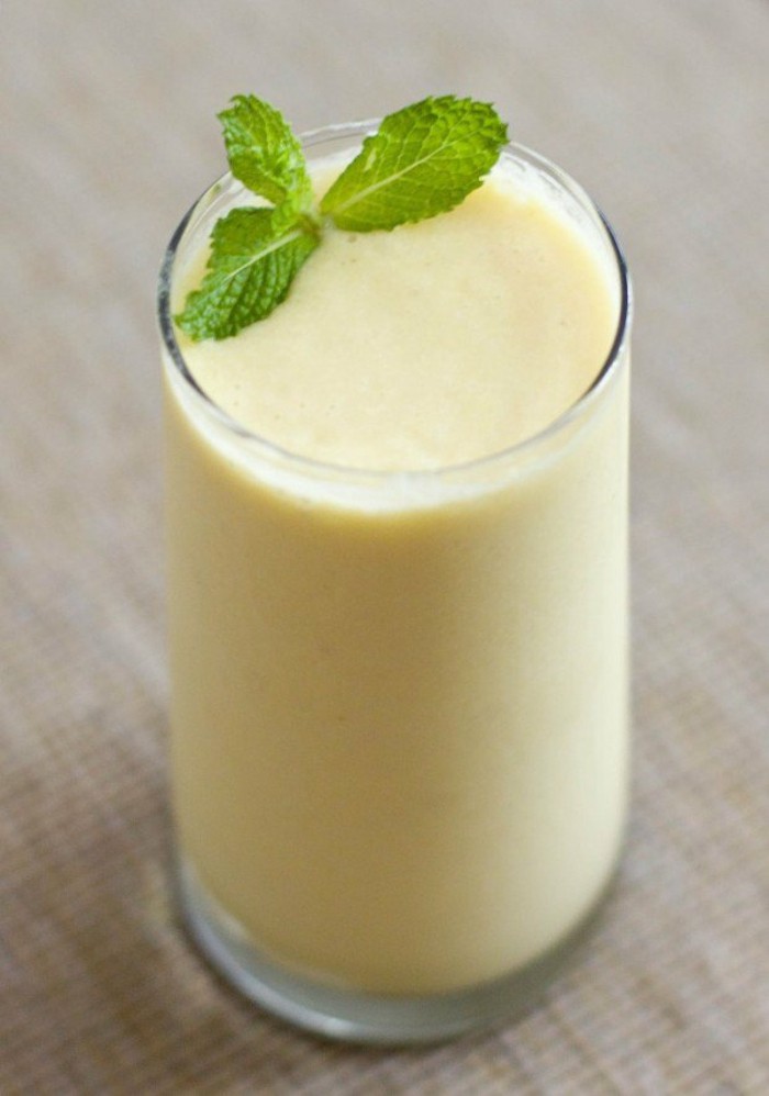 smoothie zo surového manga lassi Surové mangové smoothie