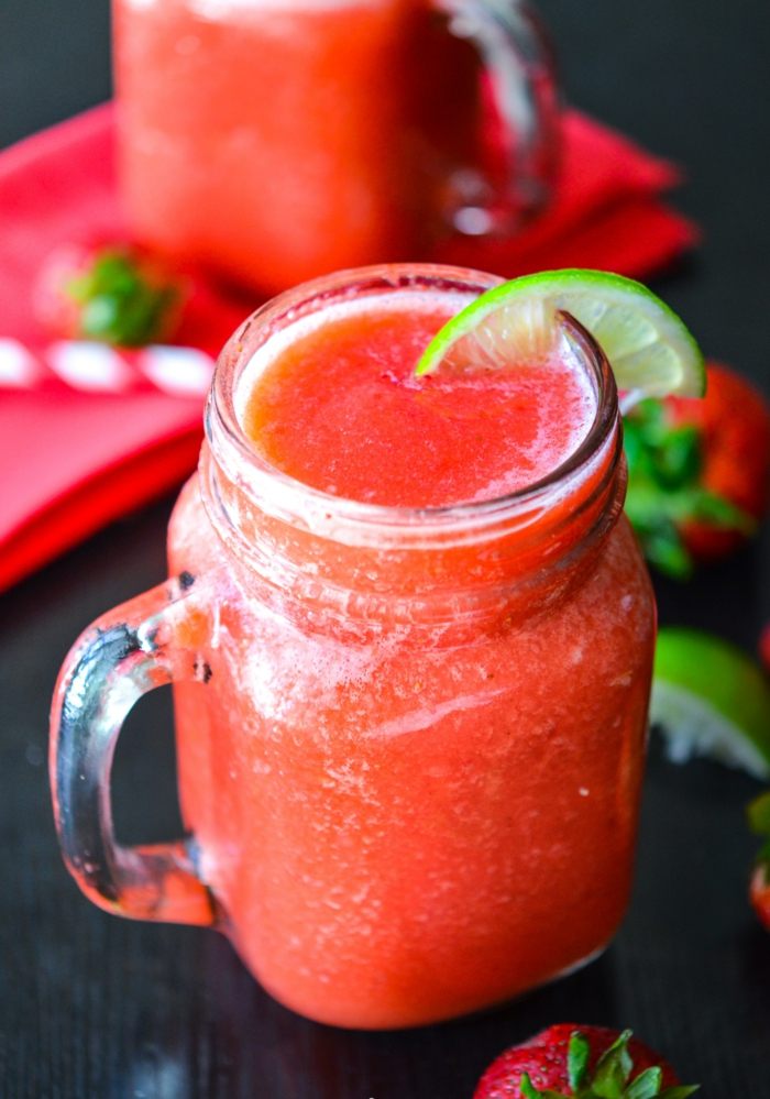 sladkokyslý smoothie nápoj Smoothie s jahodovým citrónom