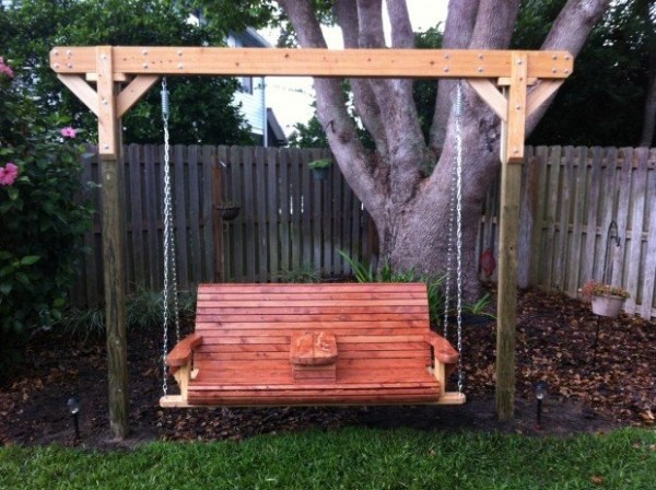 dvorček-hojdačka-záhrada-patio-veranda