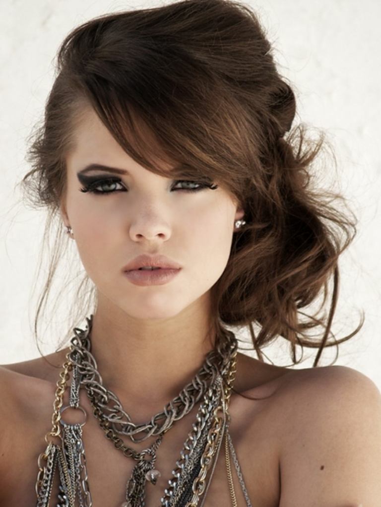 Cool updos - ležérny, elegantný variant na leto cool updos elegantná ofina bokom drdol tvorí reťaze