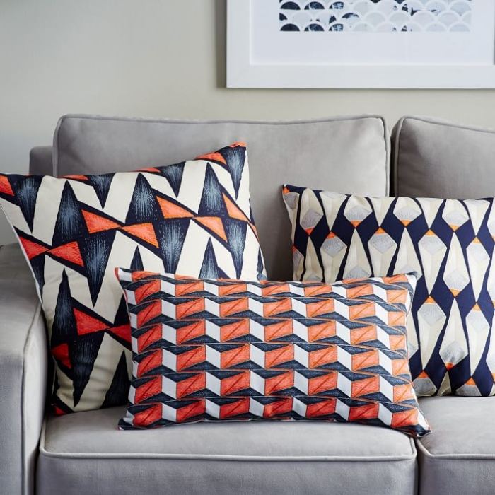 ozdobné obliečky na vankúše s oranžovo-modrými motívmi-patchworkový vzhľad-NYC Crystals dekoračné-vankúšové-poťahy-oranžovo-modré-patchworkové-optiky-NYC-kryštály