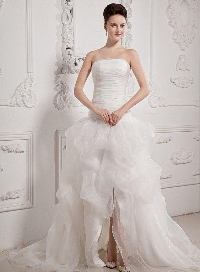 Bohaté závesy, tylová sukňa, ploché prsia Bez ramienok-asymetrické-šaty-tyl-nevesta