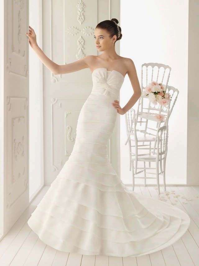 Veľmi elegantné šaty s dlhou okrúhlou vlečkou podlaha-dlhé-vlak-šaty-nevesta-nápad