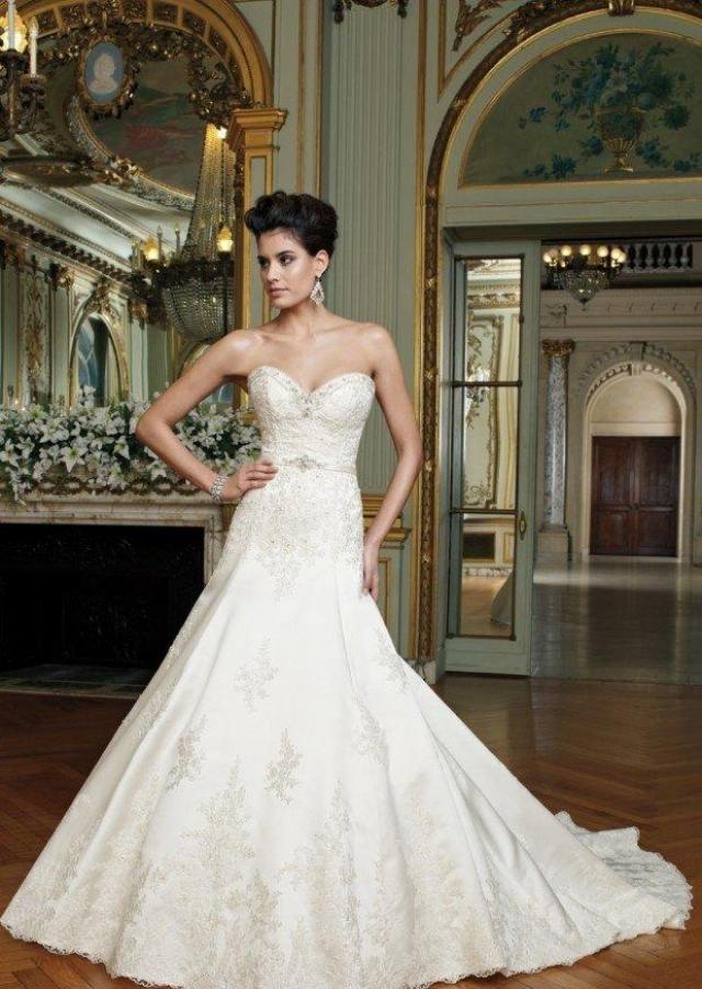 Srdcový výstrih, dlhá vlečka, výšivka plesová svadba-veľká-sukňa-elegantná-šaty