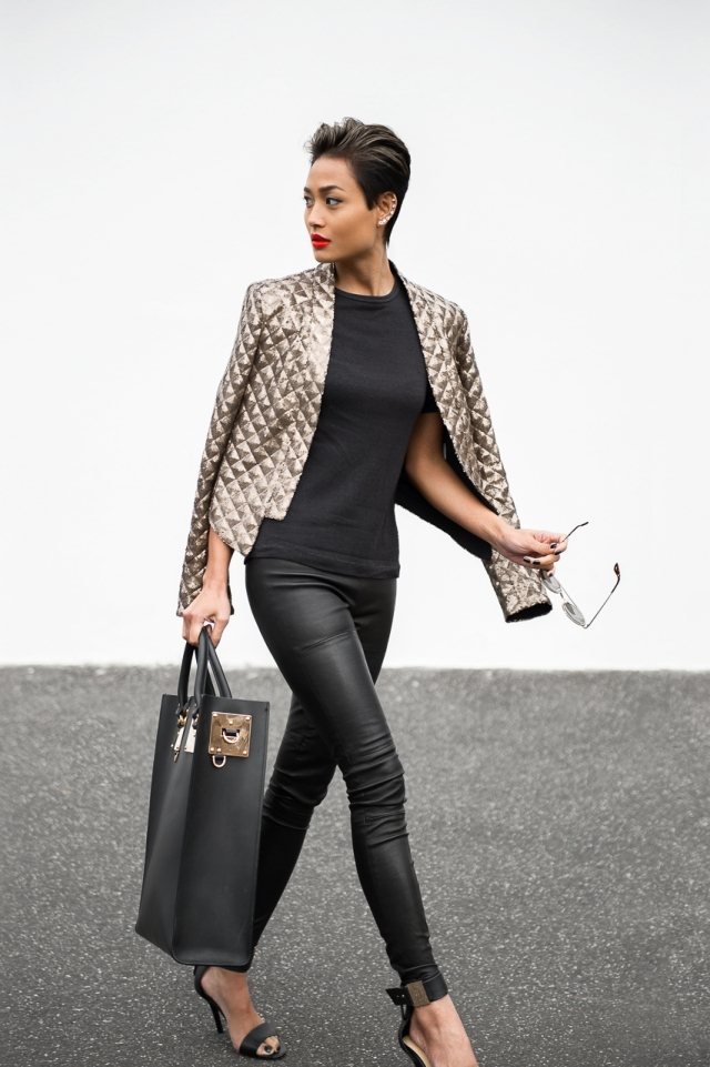 Outfitové inšpirácie na jeseň - čierne kožené nohavice a bunda s metalickým leskom outfit-inšpirácie-jeseň-čierna-kožené-nohavice-bunda-kov-lesk
