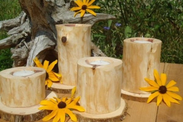 Drevené kotúče sú ozvučené a vybrúsené rustikálny-nápad-svietnik-svadobná-dekorácia