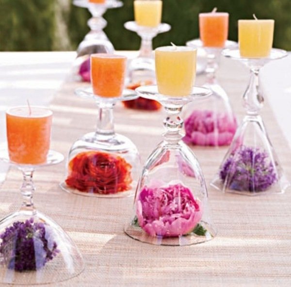 Pošlite s nepotrebným množstvom pohárov na víno alternatívne-stolné-dekorácie-akcenty-svadobné-sviečky