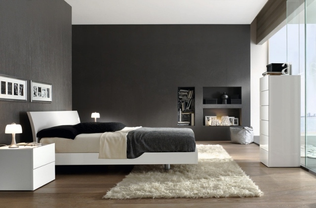 Chlpatý koberec, moderne zariadený, spálňa, laminátová podlaha nadýchané huňaté koberce zariaďujúce spálne laminátové podlahy