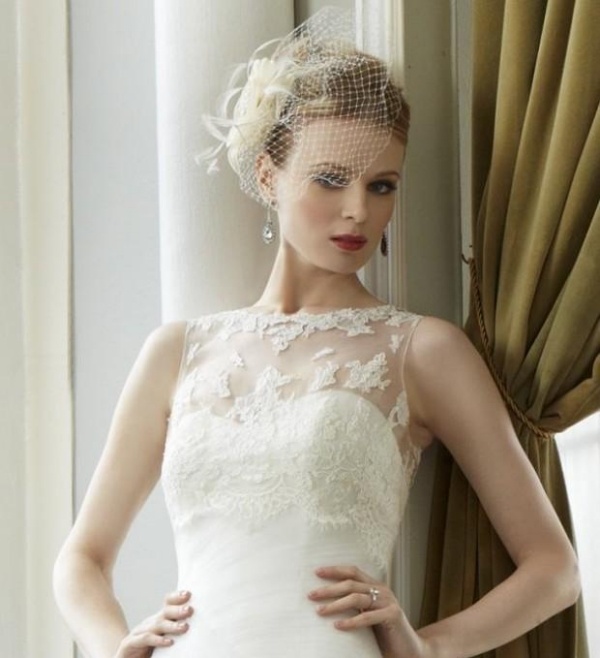 Pre romantickú nevestu - retro nápad šik-účes-nevesta-pripnuté-deko-vlasy