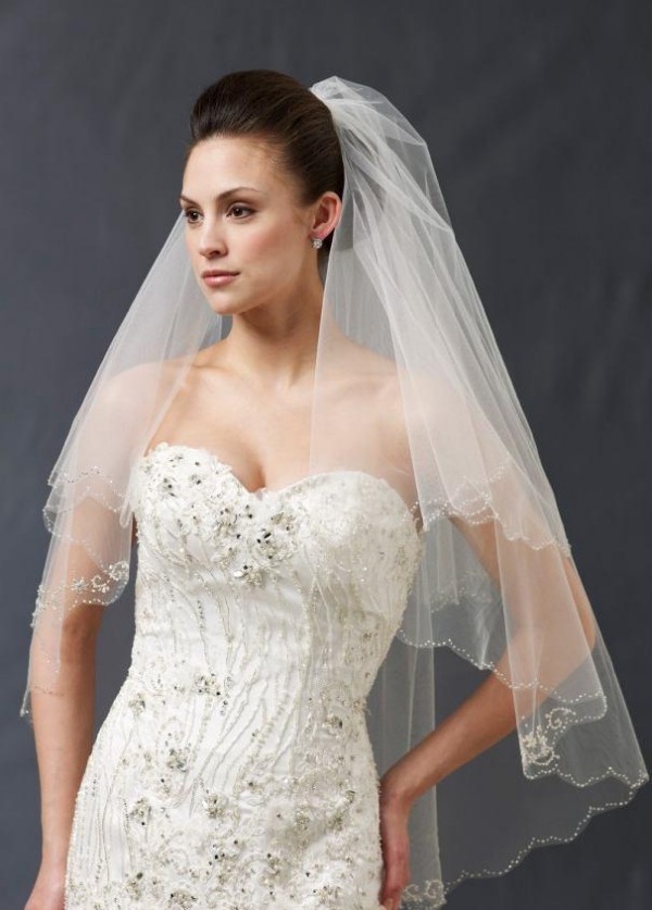 Účes drží závoj vysoko svadobný účes-nápad-závoj-nevesta-móda