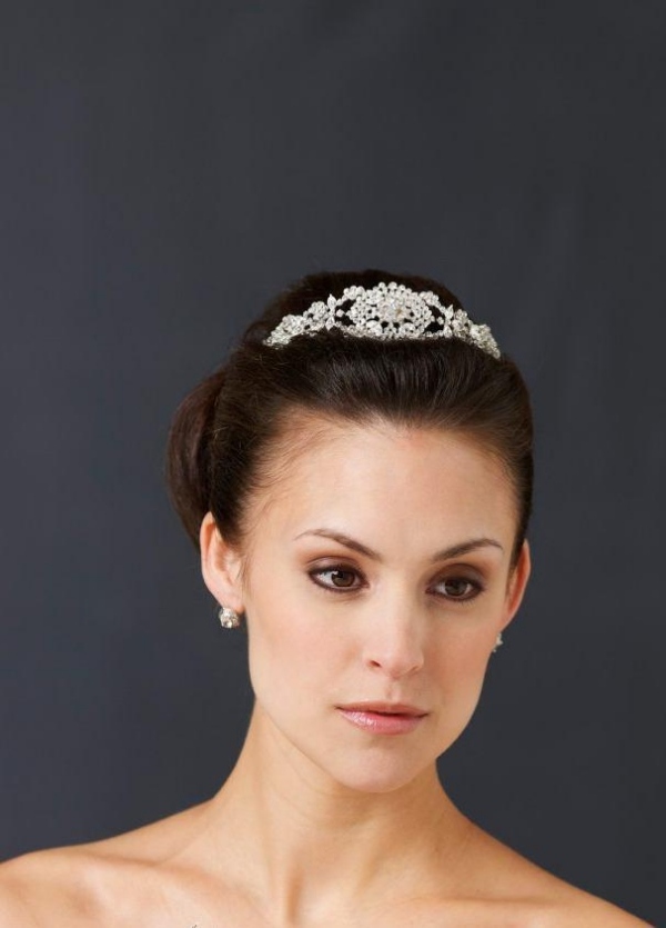 Jemný diadém s perleťovou mozaikou účes-svadobný-účes-nápad-čelenka