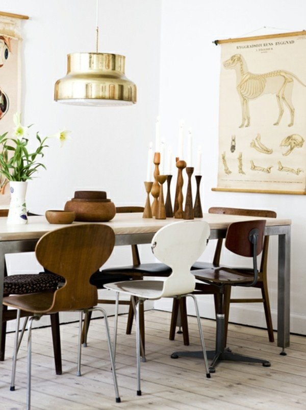 Závesná lampa z dreveného nábytku