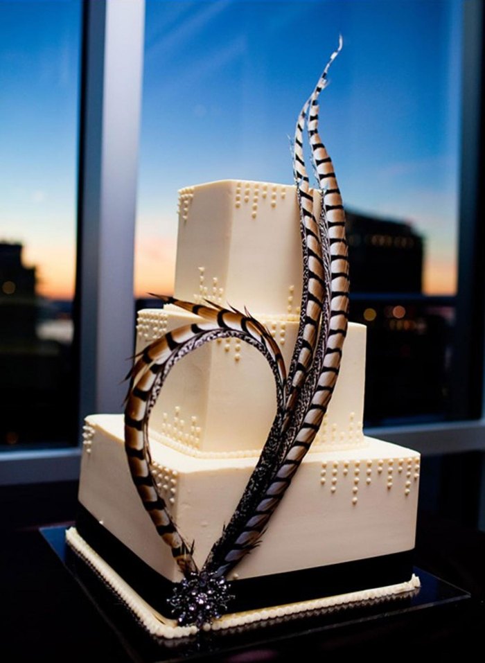 snová svadobná torta-biela-jedlá-poťahová-jednoduchá-ozdobná-pierka