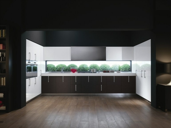 Myšlienka dekorácie kuchynské rastliny Ernestomeda Biela skrinka s nápadom na kuchynské rastliny