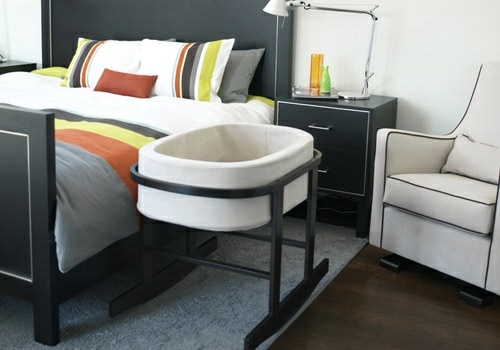 Spálňa pre detskú kolísku je vybavená pásovým stropom