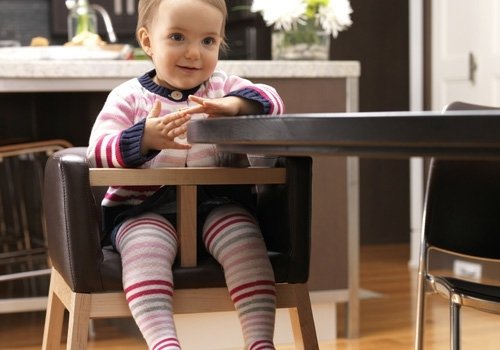 útulná detská kožená stolička pre dievčatá