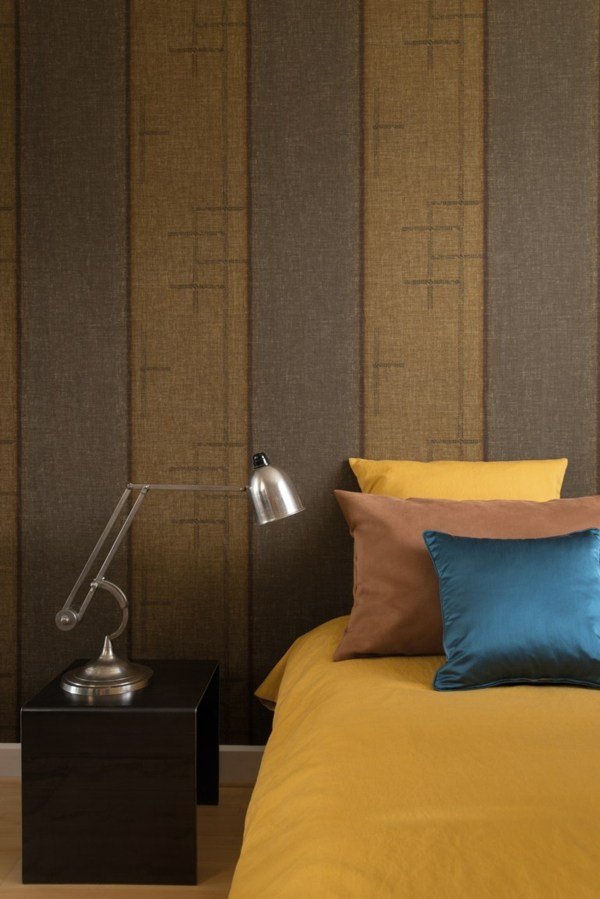 Stripes tapeta do spálne žltý prehoz žltá hnedá tapeta do spálne žltý prehoz