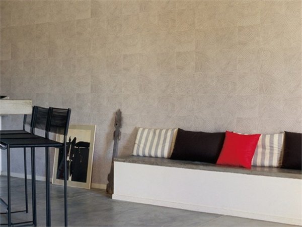 Biela tapeta na lavicu do kuchyne vzor lavice v tvare bielej tapety