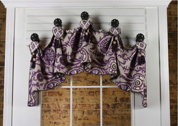 Elegantné vlnové zloženie vo fialovej farbe 8-Pate-Meadows-chic-design-curtain-idea