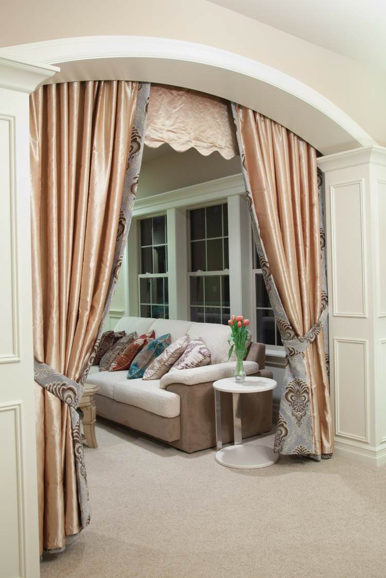 Lesklé závesové látky pre eleganciu závesy-design-bleu-fleur-de-lis-klasický-štýl-béžový