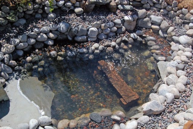 skalný záhradný rybník štrkový nápad