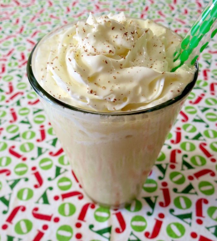 Orechová káva Frappe so šľahačkou Káva z vlašských orechov Frappe