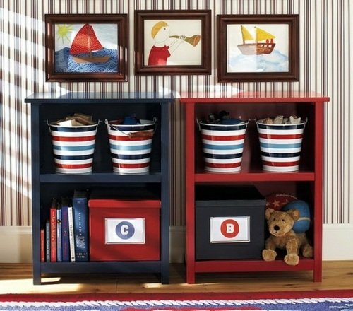 Chlapci zariadili a upratali izbu Chlapci zariaďujú izbu