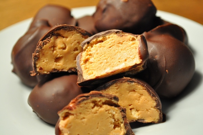 Arašidovo-maslové guličky-recept-guličky-v-čokoládovom poťahe