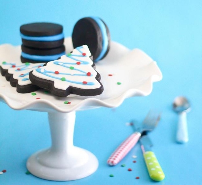 vykrajovačka vianočných receptov-dezerty-chrumkavé sušienky-s-čokoládou-plnka-jedľa-sušienka